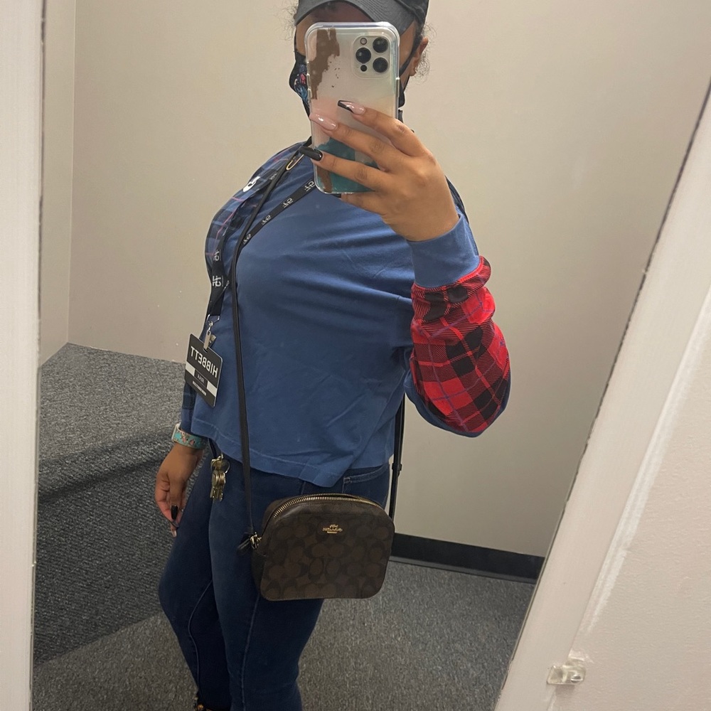 Small traveling size crossbody - Picture 3 of 4